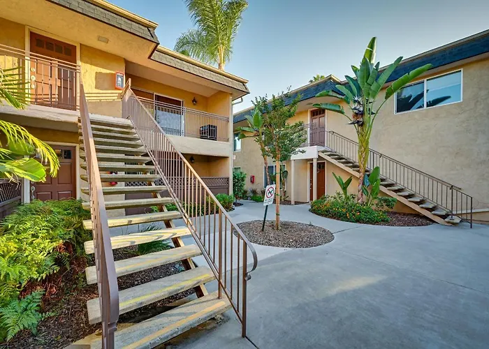 Quiet San Diego Condo W/ Balcony, Pool & Hot Tub!