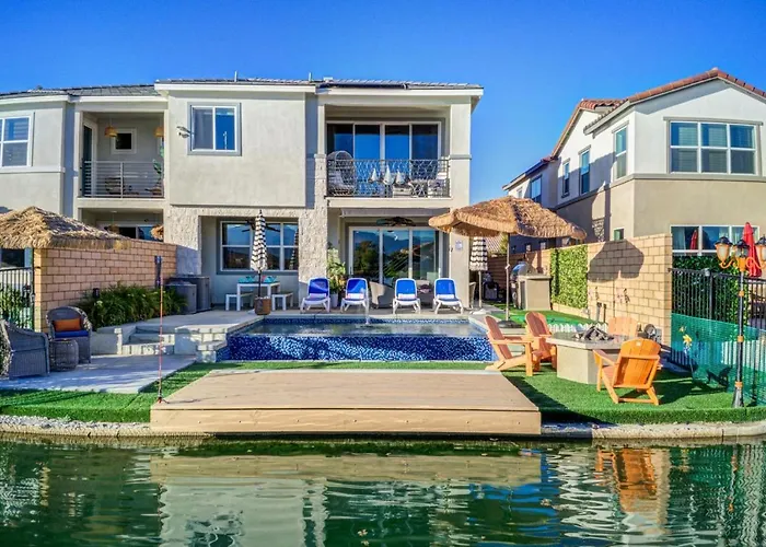 Tropical Paradise! Magnificent Lake View! Indio