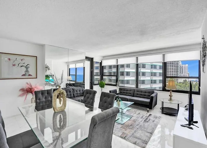 Lovely Ocean View Condo Beach Service 704 Miami Beach