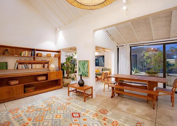 House Sawah - Beautiful & Stylish 3Br Home With Jacuzzi Near Umalas And Seminyak Kerobokan