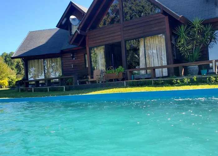 Casa Parque Los Arrayanes & Piscina Pucón
