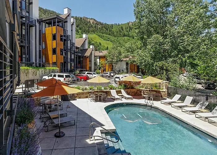 Fifth Avenue Unit 205 Spacious 1 Bedroom + Loft With Air Conditioning. Close To Ski Slopes! Aspen