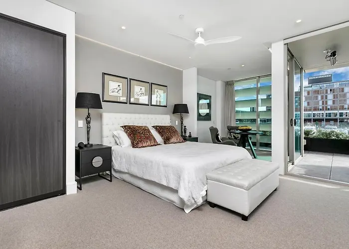 Qv Stays Waterfront Glamour Auckland