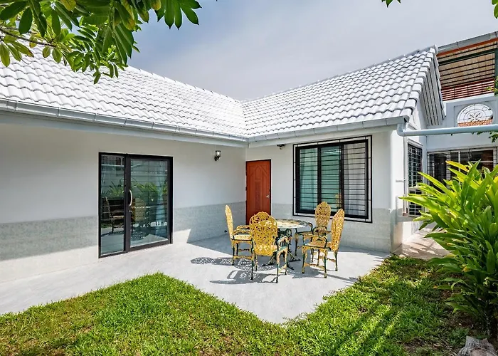 Deluxe 3 Bedrooms Villa With Fancy Pool In Downtown Pattaya