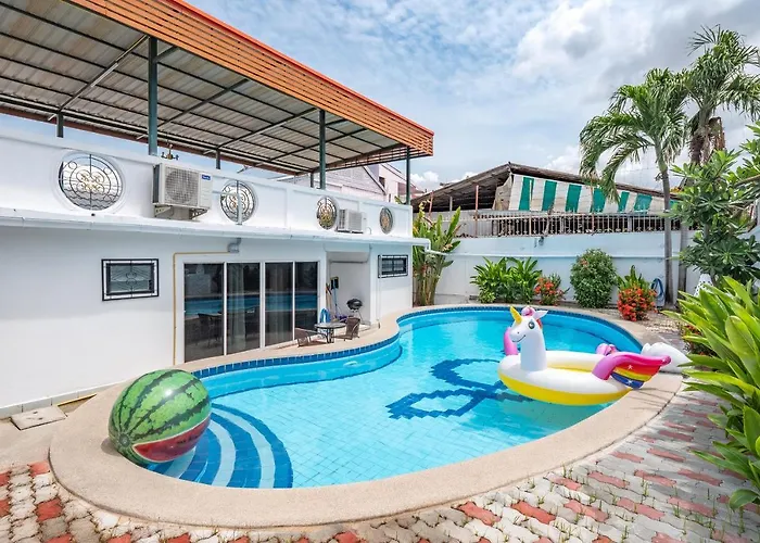 Deluxe 3 Bedrooms Villa With Fancy Pool In Downtown Pattaya