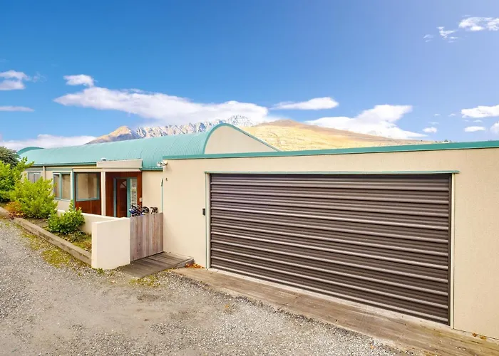 Huge Lakefront Delight Queenstown