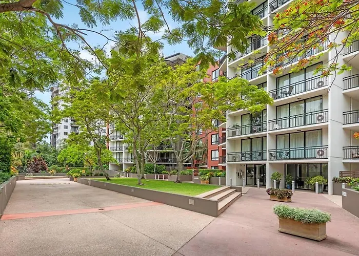 Resort Pad ~ 1Bed/1Bath/Balcony/1Car ~ 10 Mins Cbd Brisbane