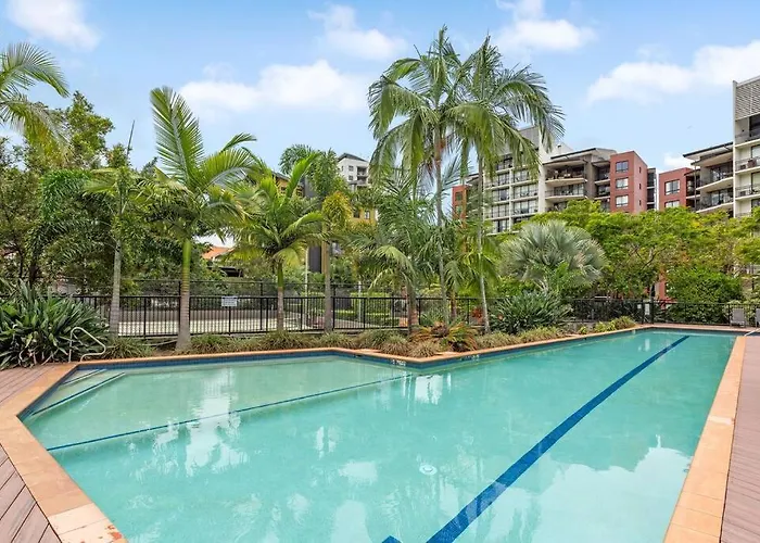 Resort Pad ~ 1Bed/1Bath/Balcony/1Car ~ 10 Mins Cbd Brisbane