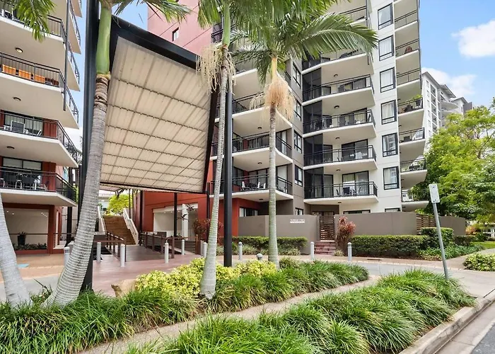 Resort Pad ~ 1Bed/1Bath/Balcony/1Car ~ 10 Mins Cbd Brisbane
