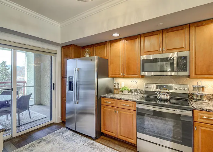 Elegant Pigeon Forge Condo With Golf Course View!