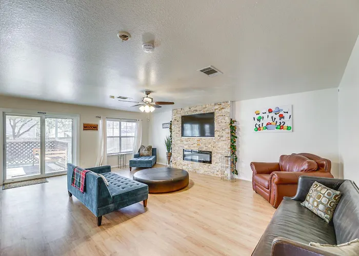 Austin Home With Deck - 9 Mi To Zilker Park!