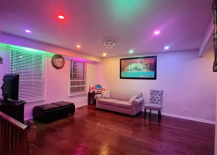 Niagara Falls Villa With Private Pool, Hottub, Water View And Breakfast