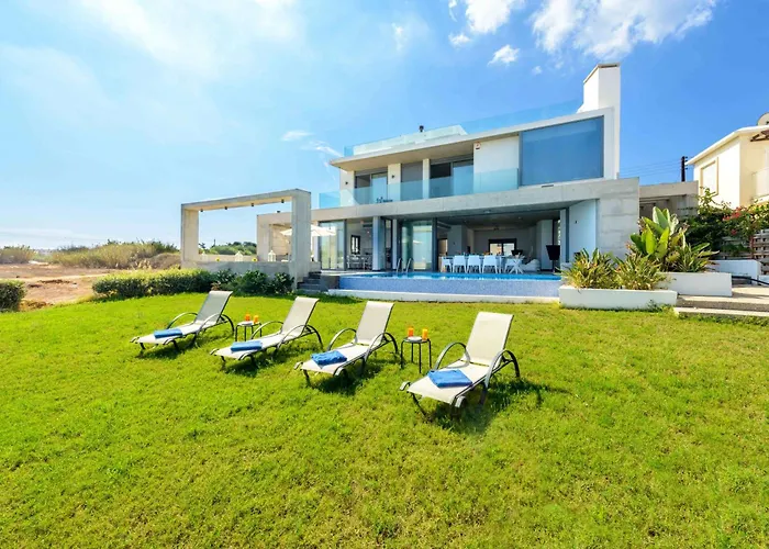 Luxury Villa By The Sea With Heated Pool Protaras