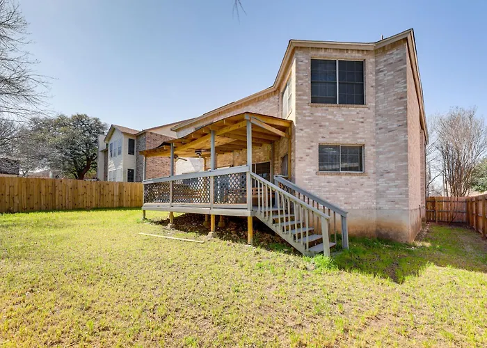 Austin Home With Deck - 9 Mi To Zilker Park!