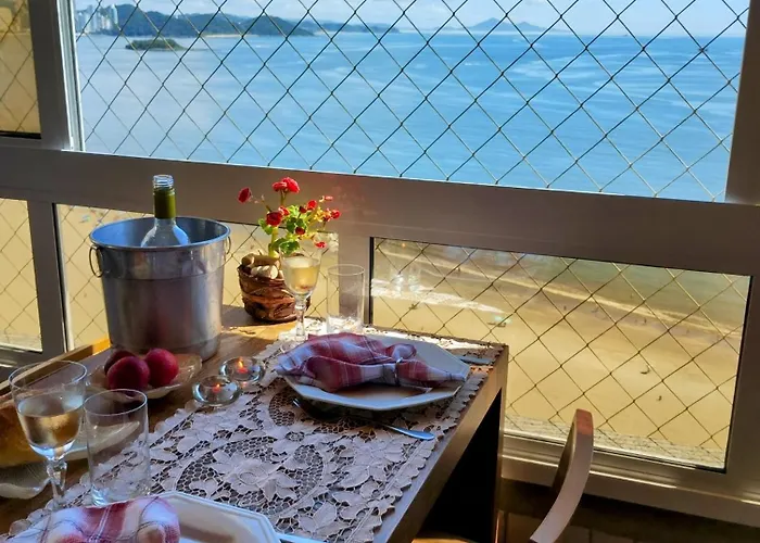Apartamento Frente Ao Mar. Amplo E Confortavel. Balneário Camboriú