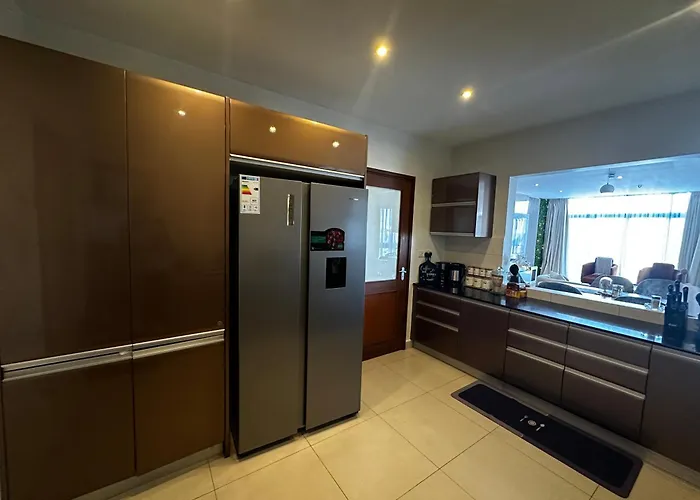 Luxury Home 75”Tv, 5Mins From City Center & Beach Daressalam