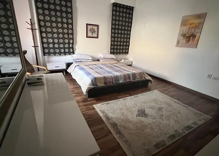 3 Bedroom Apt Excellent Location Near To Malls Kairo