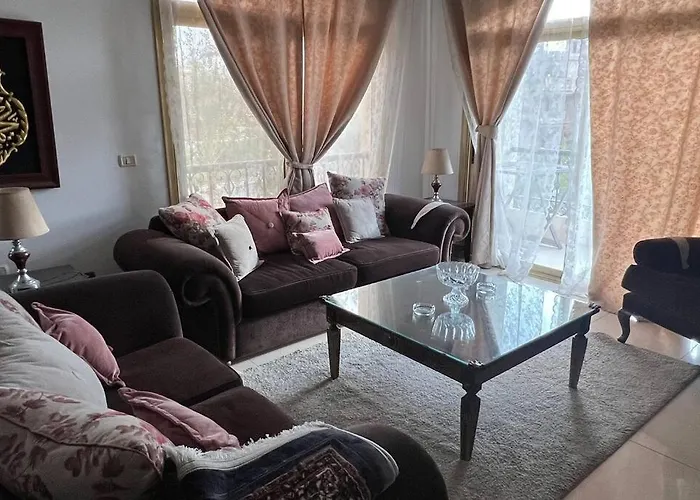 3 Bedroom Apt Excellent Location Near To Malls Kairo