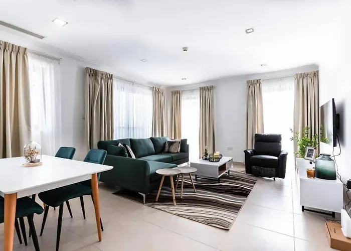 Amazing 2 Bedroom Room Space Available Akkra