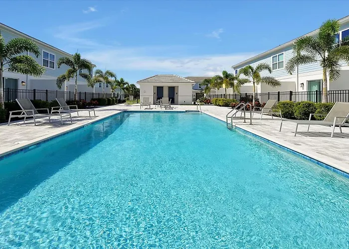 Cozy 3 Bedroom Townhouse Near Disney W/ Patio Kissimmee