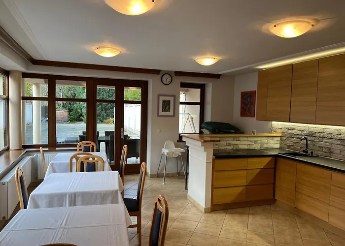 Hotel Aranykert Vendeghaz Erlau
