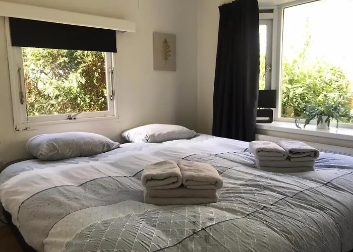 Private Big Garden Double Chalet With Outside Hottub And Barrelsauna, Woodside, Nature Voorthuizen