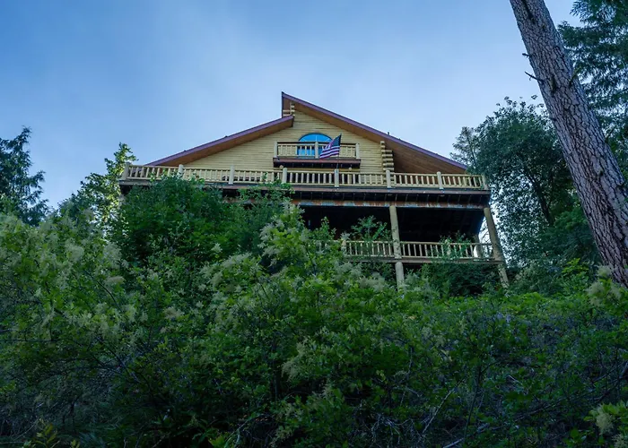 Log Cabin W/ Private Hot Tub On Wenatchee River! Leavenworth