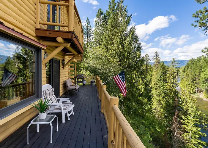 Log Cabin W/ Private Hot Tub On Wenatchee River! Leavenworth