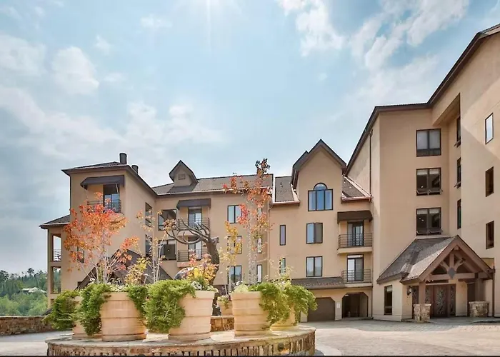 Chamonix 54, Snowmass Ski-In/Ski-Out Condo With Pool, Hot Tub, Free Wifi, & Airport Shuttle Snowmass Village
