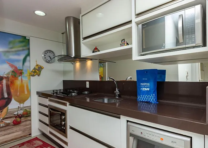 Boulevard 122D - Excelente Apartamento Em Condominio De Luxo No Centro De Bombinhas - Piscina - Jacuzzi - Academia - Portaria 24H.