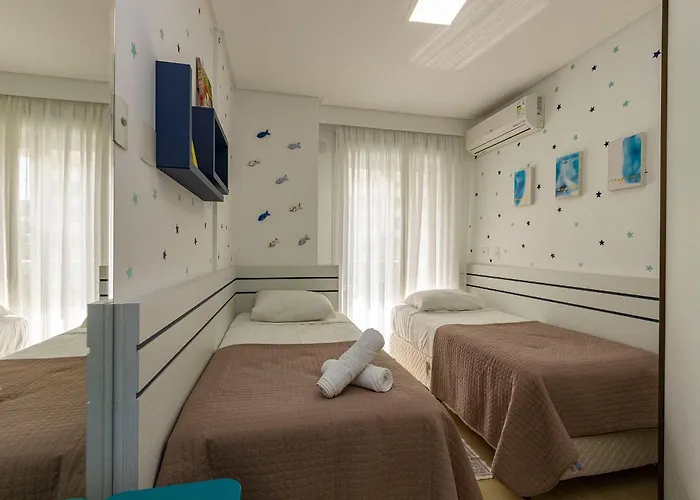 Boulevard 122D - Excelente Apartamento Em Condominio De Luxo No Centro De Bombinhas - Piscina - Jacuzzi - Academia - Portaria 24H.