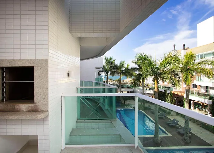 Boulevard 218D - Excelente Apartamento Em Condominio De Luxo No Centro De Bombinhas - Piscina - Jacuzzi - Academia - Portaria 24H.