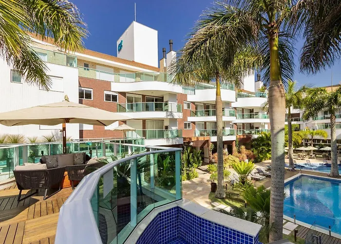 Boulevard 215C - Excelente Apartamento Em Condominio De Luxo No Centro De Bombinhas - Piscina - Jacuzzi - Academia - Portaria 24H.
