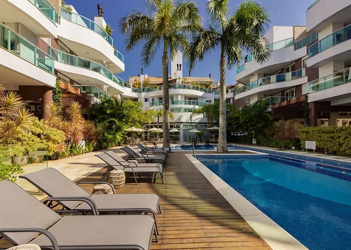Boulevard 121D - Excelente Apartamento Em Condominio De Luxo No Centro De Bombinhas - Piscina - Jacuzzi - Academia - Portaria 24H.