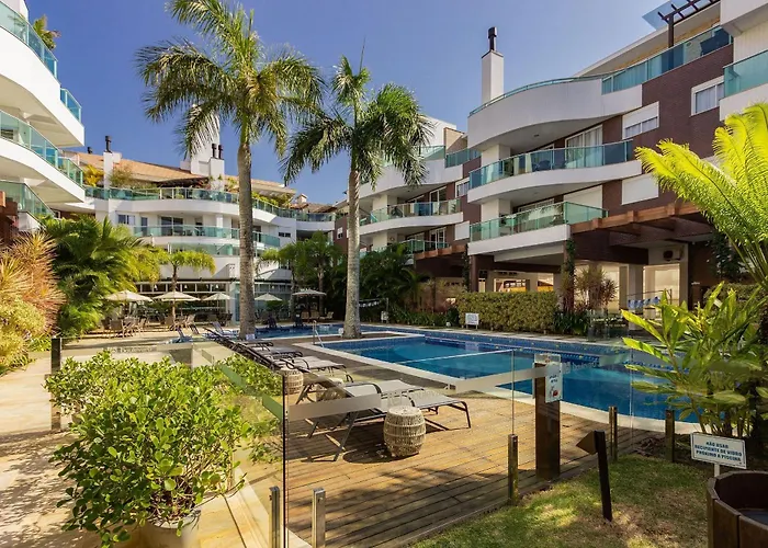 Boulevard 121D - Excelente Apartamento Em Condominio De Luxo No Centro De Bombinhas - Piscina - Jacuzzi - Academia - Portaria 24H.
