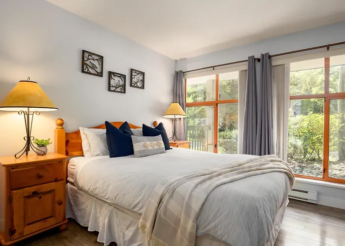 1Br In Northstar, Village Location, Gas Fireplace, Shared Hot Tub, Ski Storage Whistler