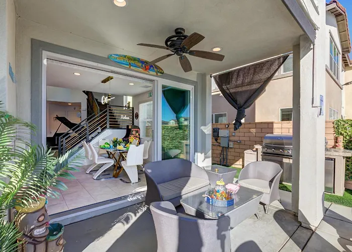 Tropical Paradise! Magnificent Lake View! Indio