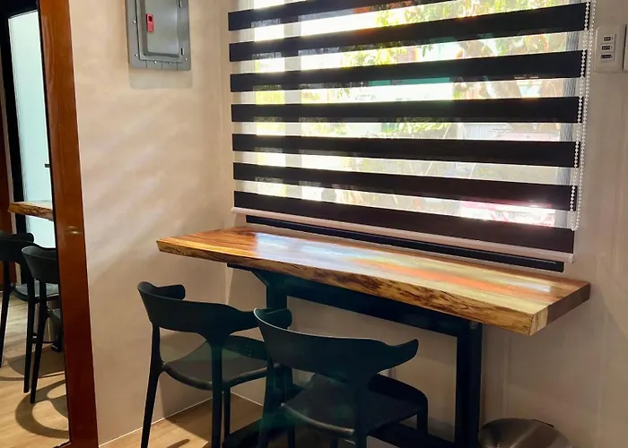Cozy Tiny Home With Outdoor Hot Tub In City Center Davao Stadt