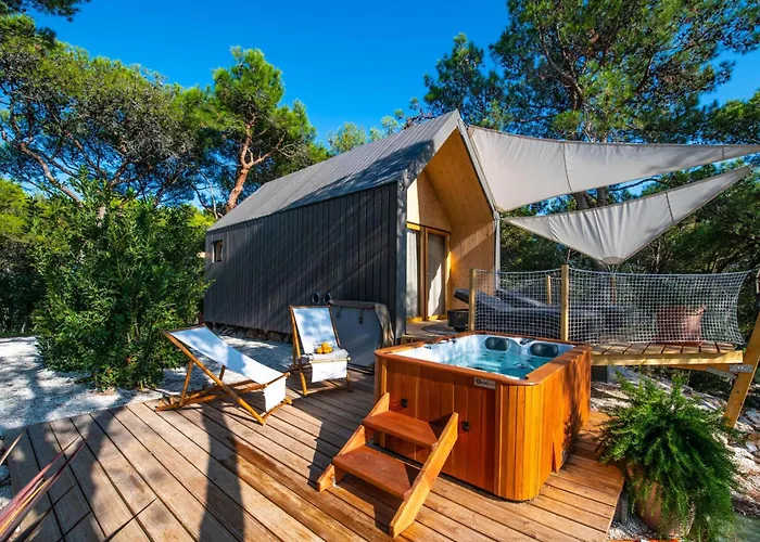 Hotel Arena One 99 Glamping Pomer