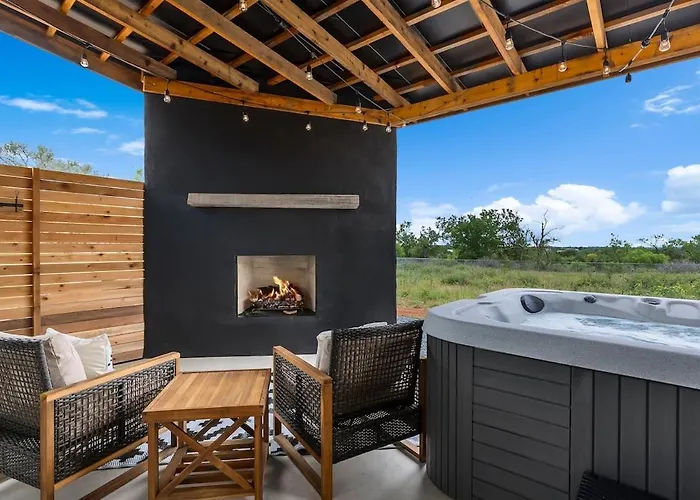 Ashlee'S Farmhaus, Hot Tub, Fireplace, In Town! Fredericksburg