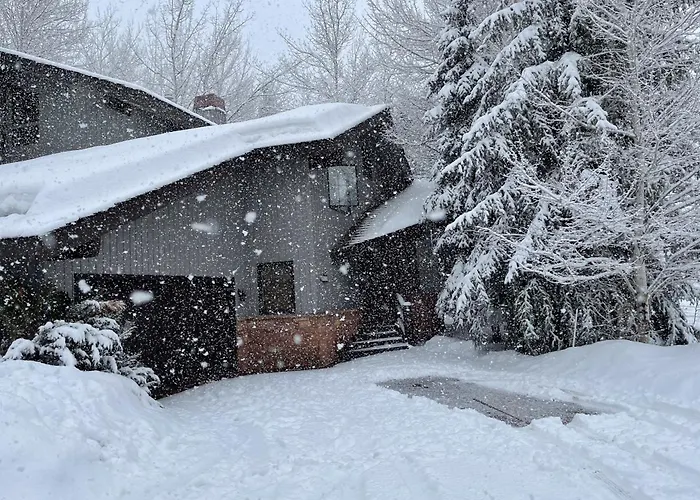 All-Season Chalet Park Stadt