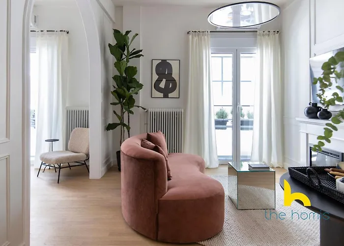 Athenian Elegance, Ensuite Whirlpool & Fireplace Near Acropolis