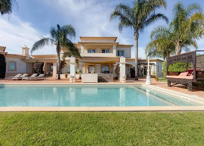 Luxury Villa With Gym, Jacuzzi And Swimming Pool Lagos