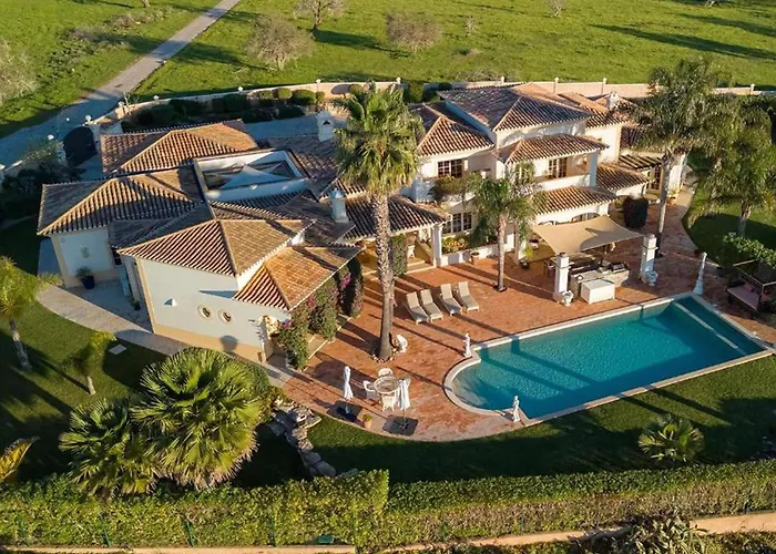 Luxury Villa With Gym, Jacuzzi And Swimming Pool Lagos