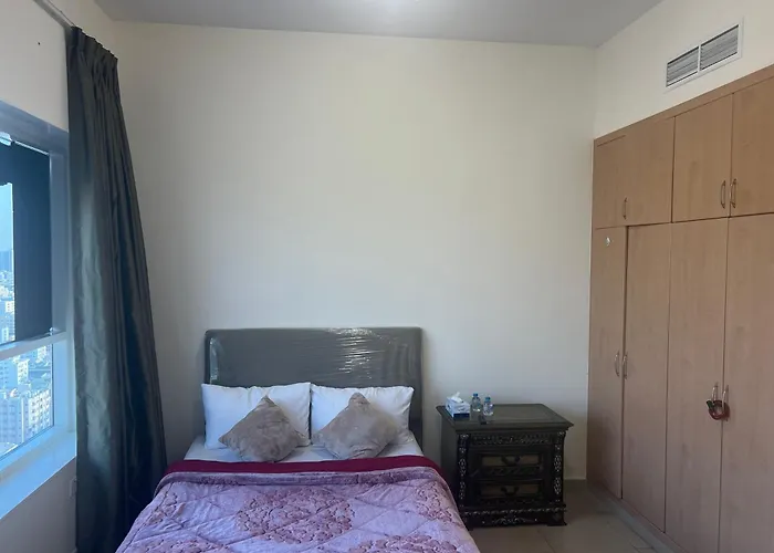 Fantastic City & Seaview Master Bedroom In 3Bedroom Apartment Adschman