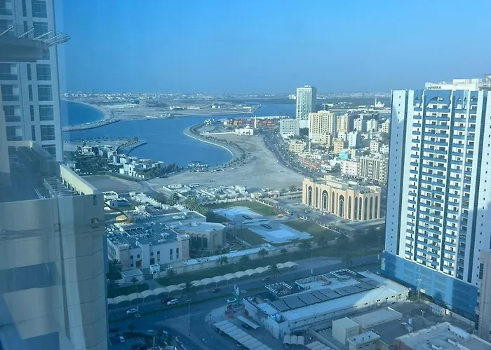Fantastic City & Seaview Master Bedroom In 3Bedroom Apartment Adschman