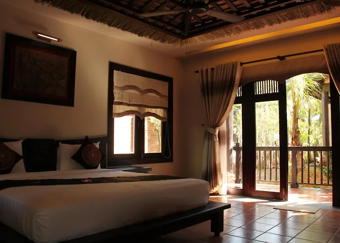 Lotus Village Resort Mũi Né