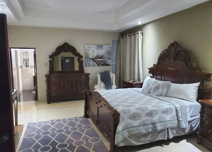 The Palms- Caribbean Estates -10 Minutes From The Beach- Gated Community Portmore