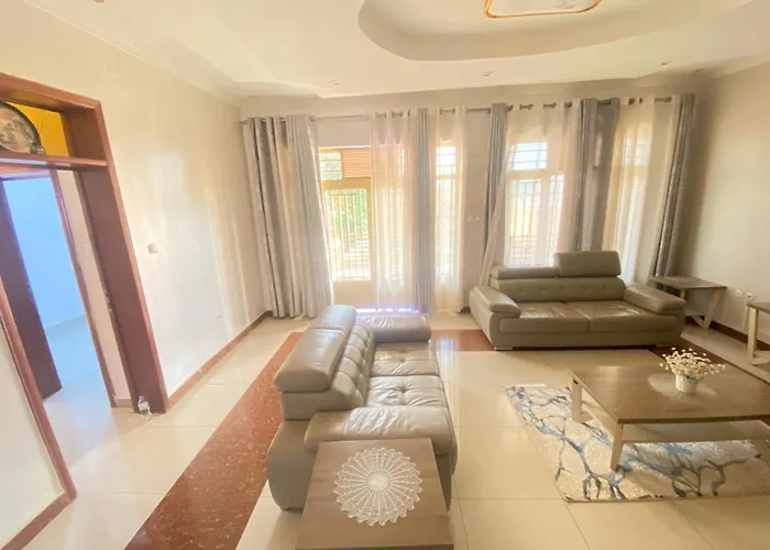 Luxurious Very Spacious 6 Bedrooms Villa With Pool Located In Gacuriro,Close To Simba Center And A 12Mins Drive To Downtown Kigali