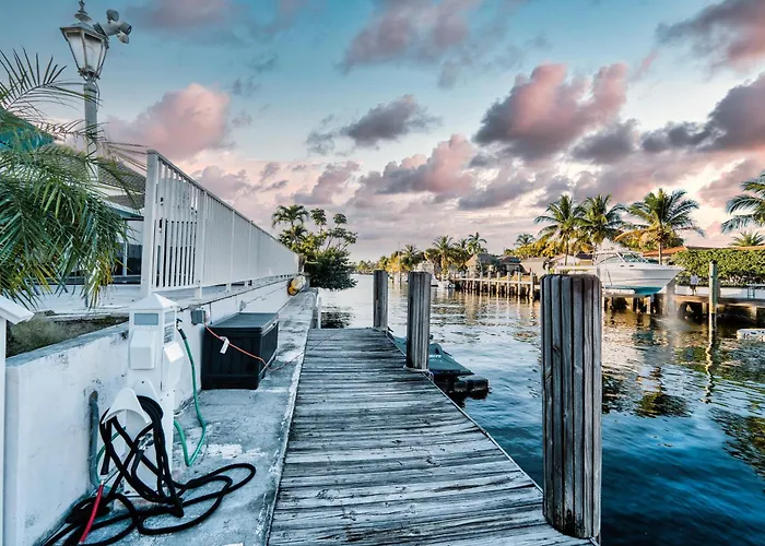 Waterfront Villa Heated Pool Spa Walk To Beach Fort Lauderdale